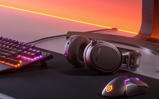 steelseries-pc-ve-playstation-icin-arctis-9-dual-wireless-kulakligini-tanitti